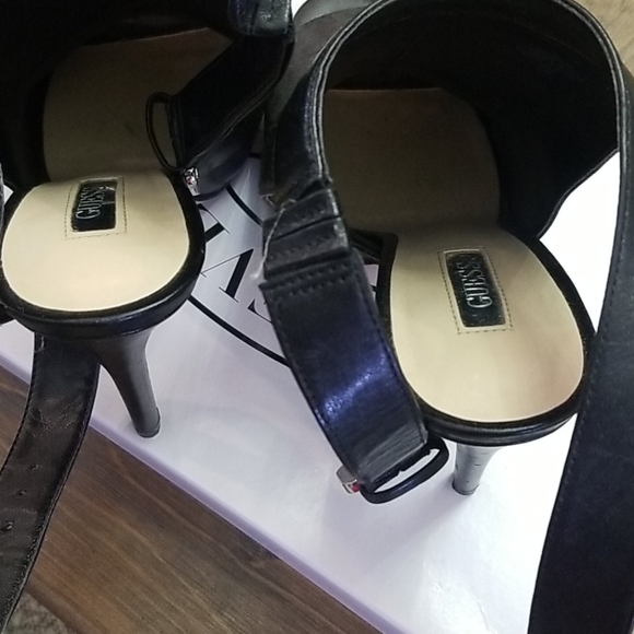 Shoes - Picture 2 of 3